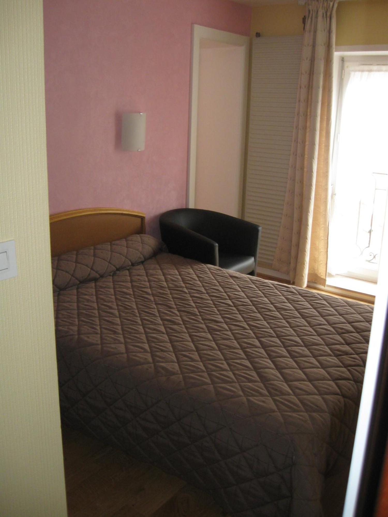 Hotel Cheval De Bronze 르미르몽 외부 사진