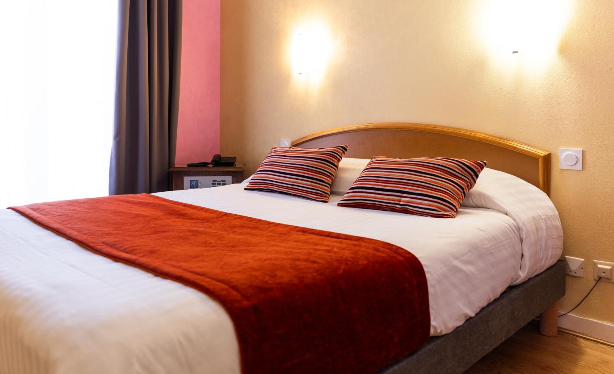 Hotel Cheval De Bronze 르미르몽 외부 사진