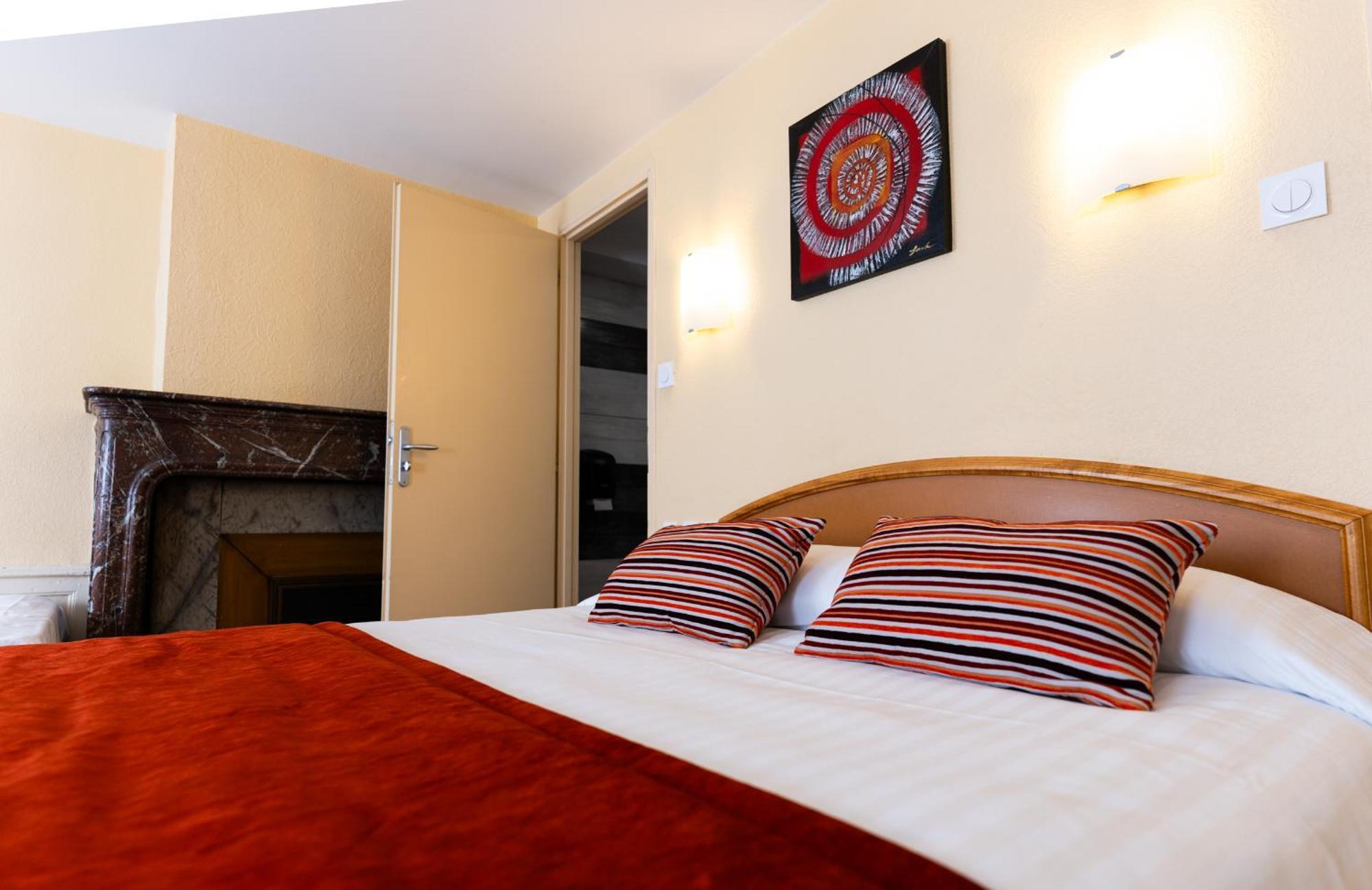 Hotel Cheval De Bronze 르미르몽 외부 사진