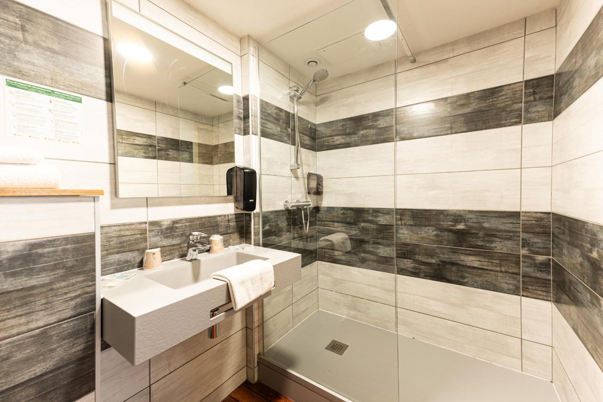 Hotel Cheval De Bronze 르미르몽 외부 사진