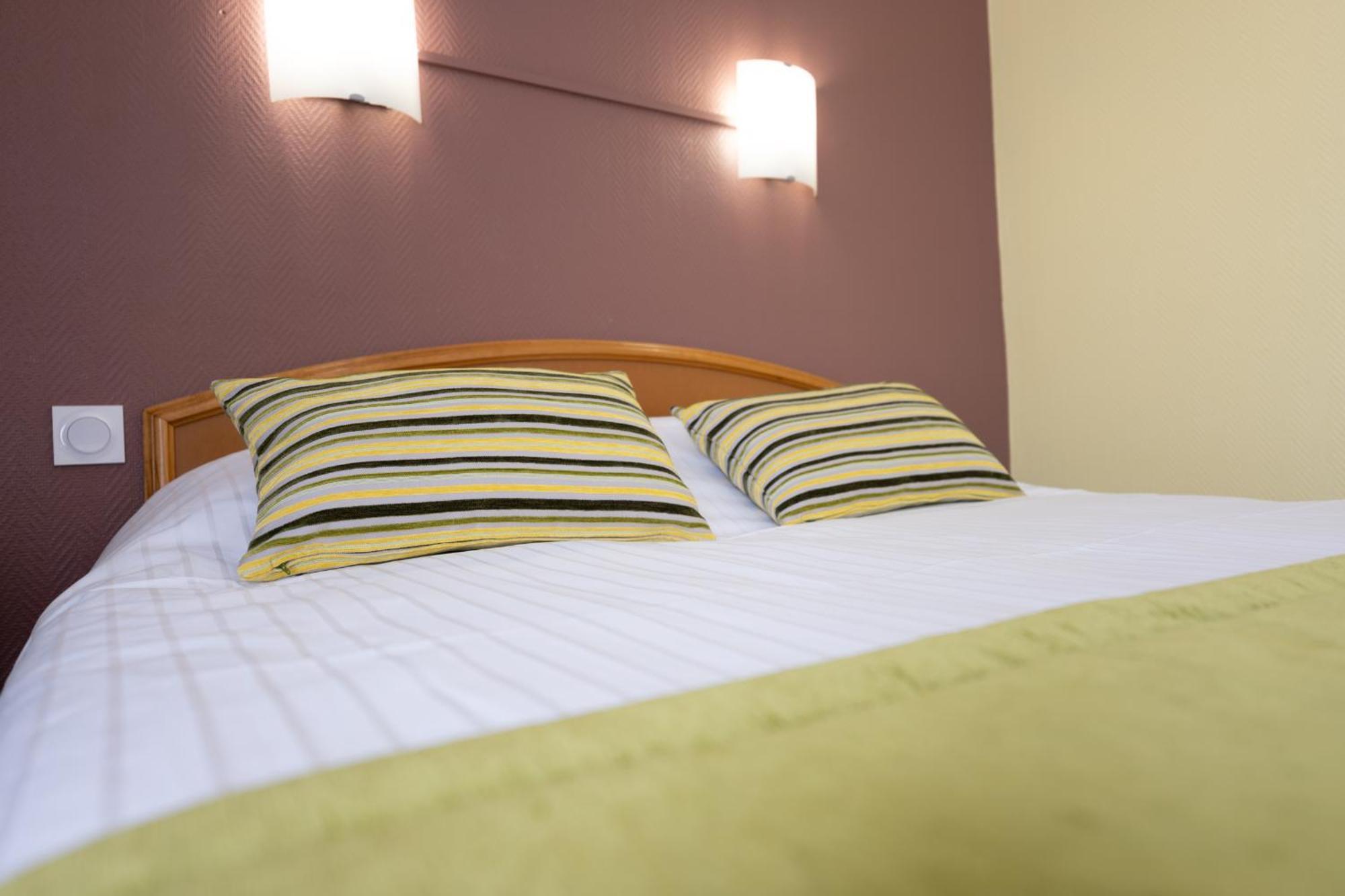 Hotel Cheval De Bronze 르미르몽 외부 사진