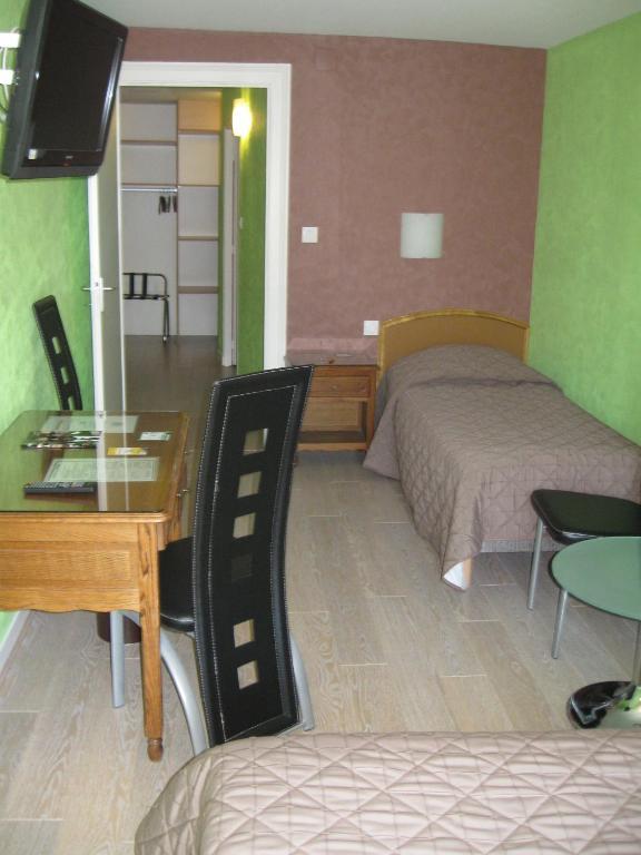 Hotel Cheval De Bronze 르미르몽 객실 사진