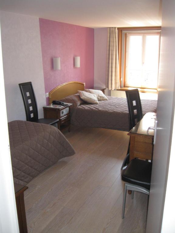 Hotel Cheval De Bronze 르미르몽 객실 사진
