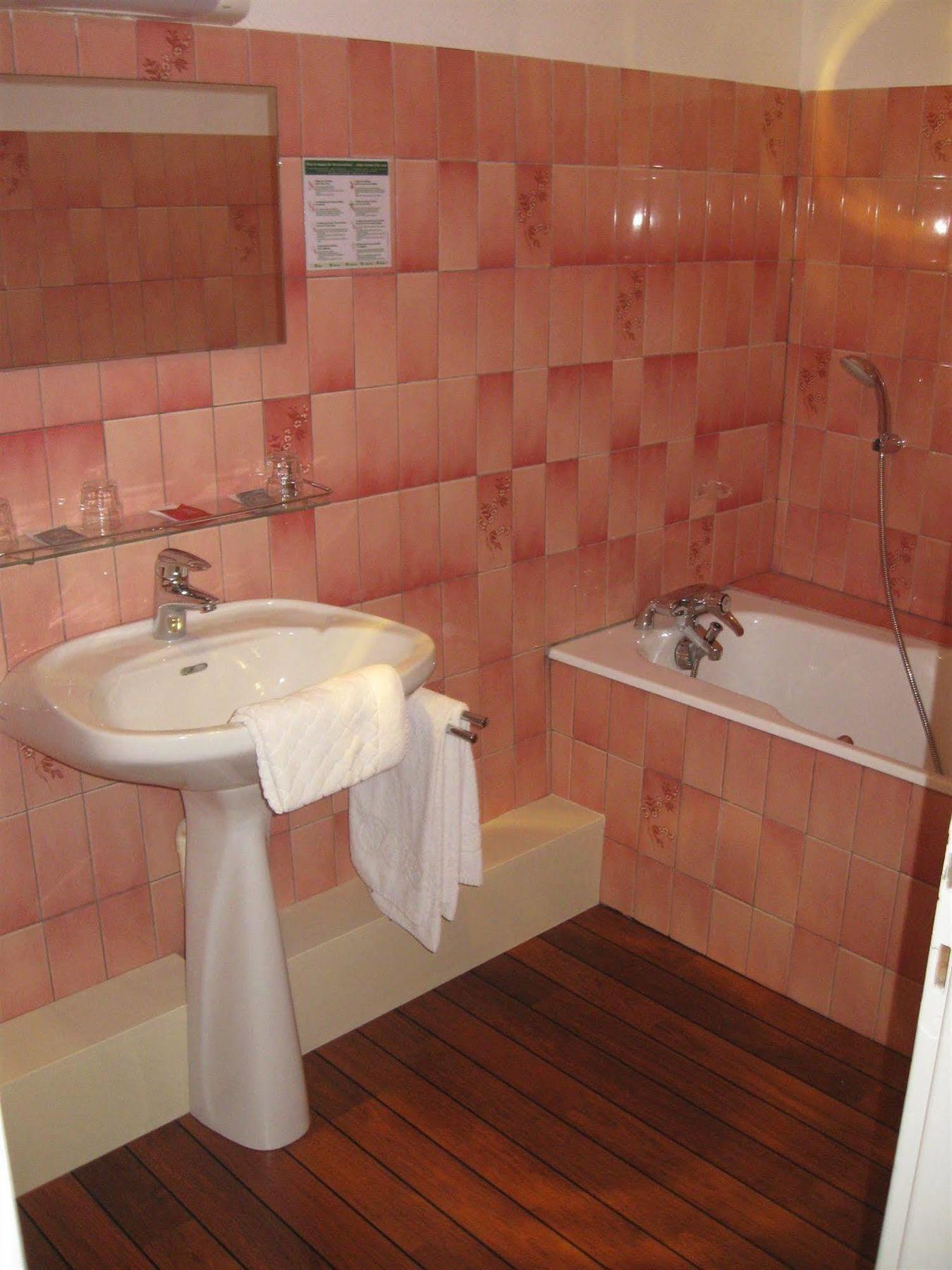 Hotel Cheval De Bronze 르미르몽 외부 사진