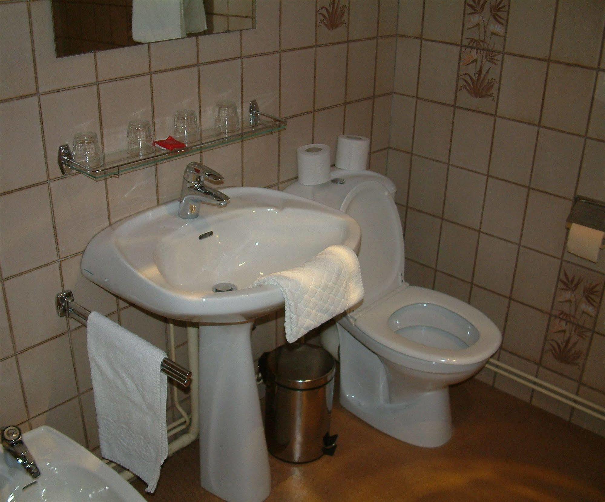 Hotel Cheval De Bronze 르미르몽 외부 사진