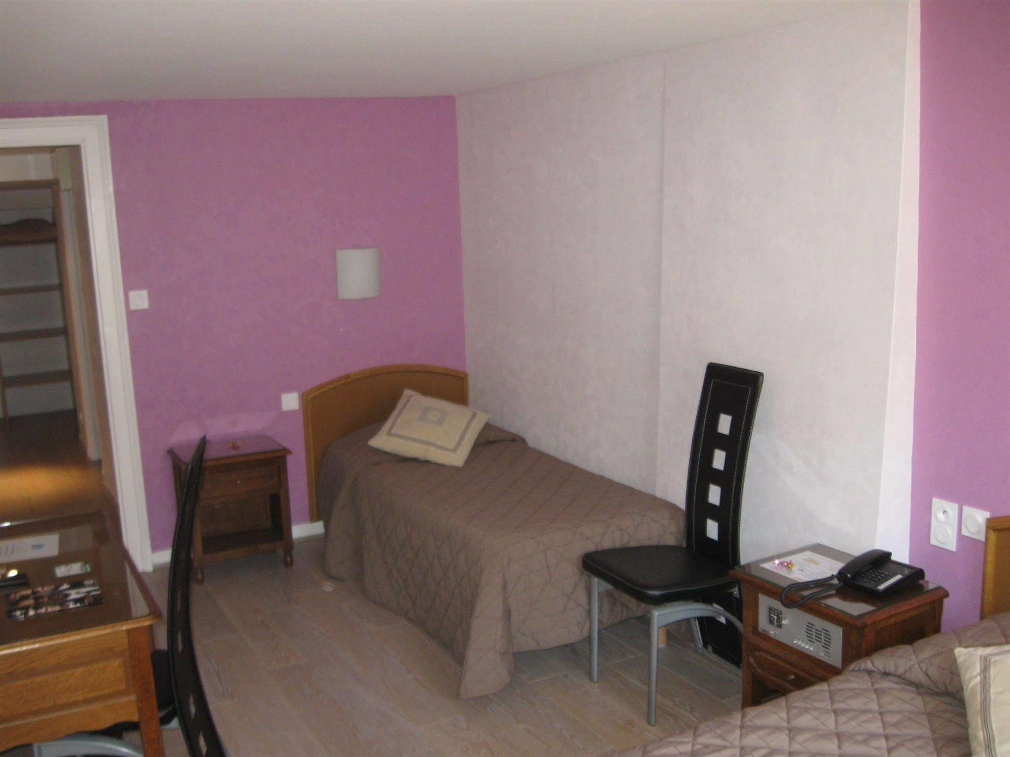Hotel Cheval De Bronze 르미르몽 외부 사진
