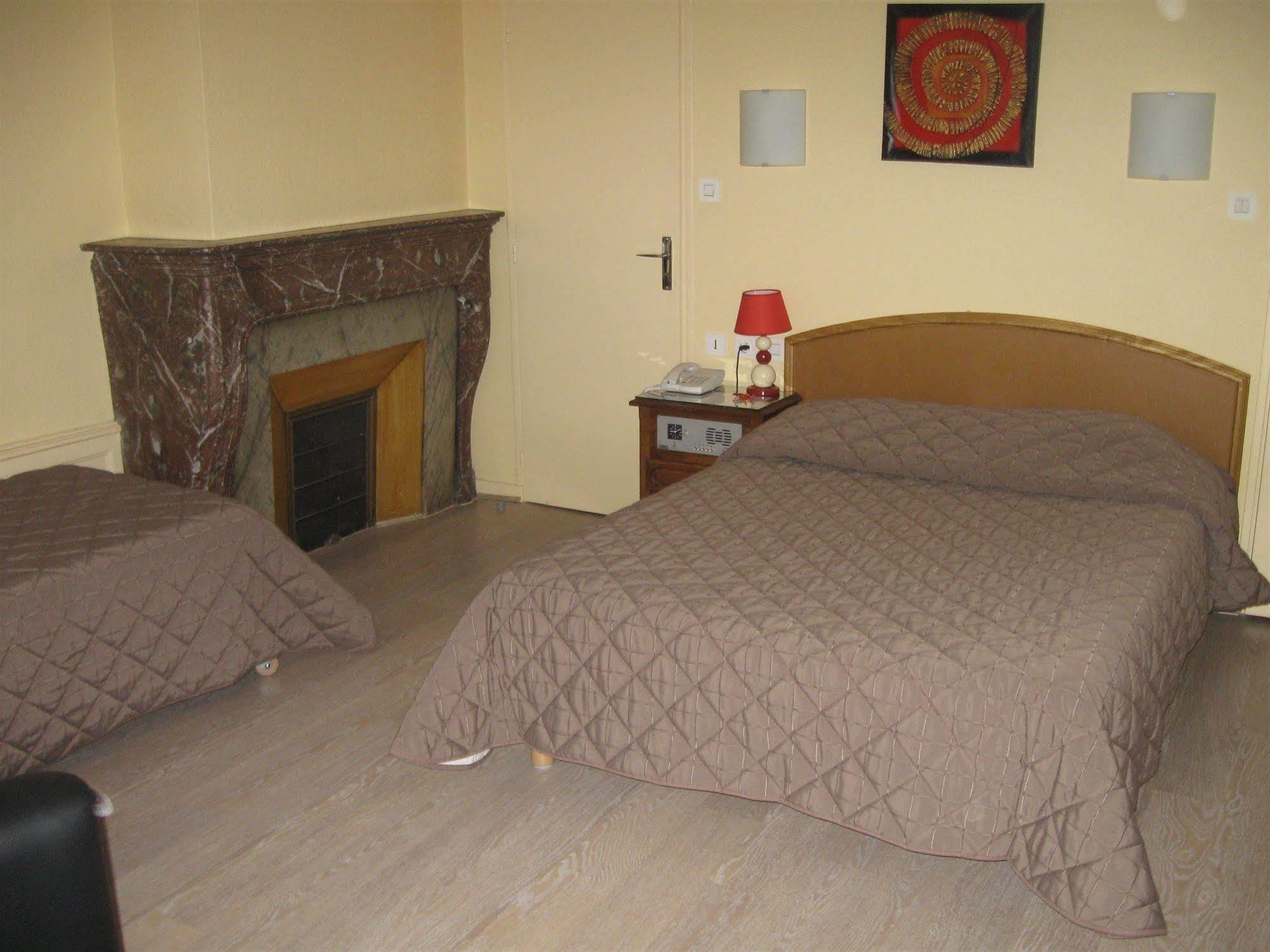 Hotel Cheval De Bronze 르미르몽 외부 사진